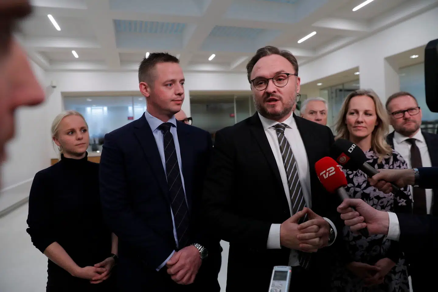 Doorstep hvor regeringen præsentere sin første, større politiske aftale på klima/energiområdet. Det drejer sig om en aftale indgået med energiforligskredsen, der sikrer bedre vilkår for naboerne til fremtidens vindmøller og solceller.