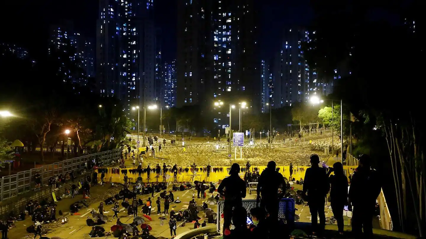Barrikaden udenfor det kinesiske Univeritet i Hongkong d. 13 november 2019.