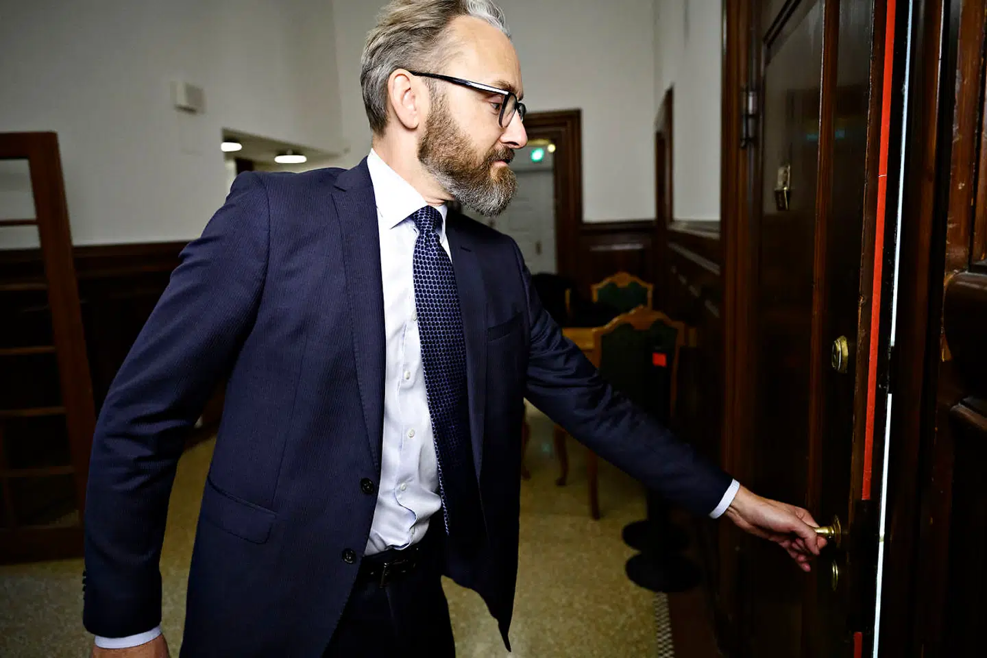 Boligordfører Ole Birk Olesen (LA) har lørdag morgen meddelt boligminister Kaare Dybvad (S), at Liberal Alliance trækker sig fra forhandlinger om omstridt »Blackstone-paragraf«.