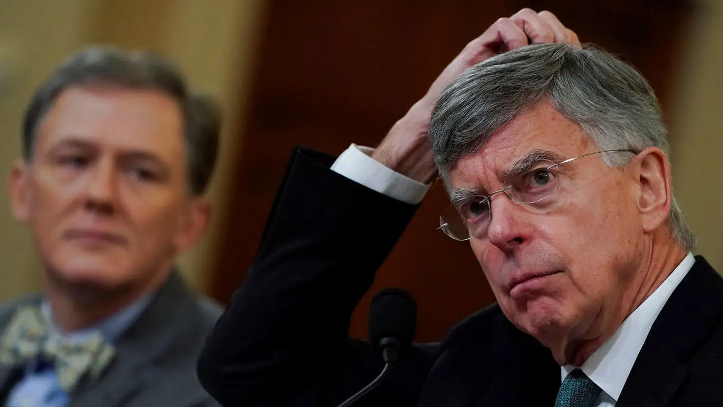 I onsdags blev den fungerende amerikanske ambassadør i Ukraine, Bill Taylor (th.), afhørt i Repræsentanternes Hus sammen med viceudenrigsminister for europæiske anliggender, George Kent.