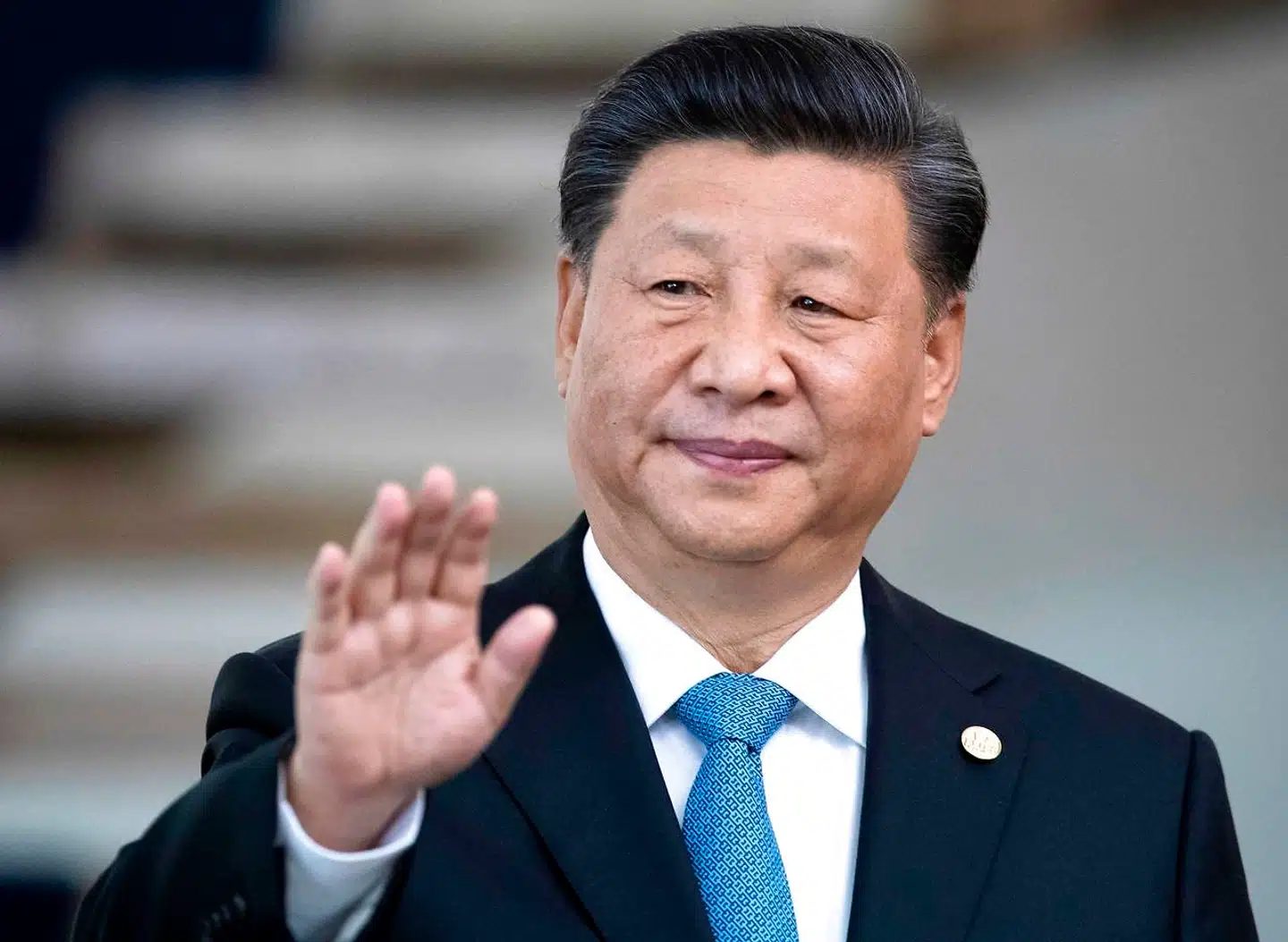 Xi Jinping vinker til pressen før BRICS-topmødet 14. november i Brasiliens hovedstad, Brasilia.
