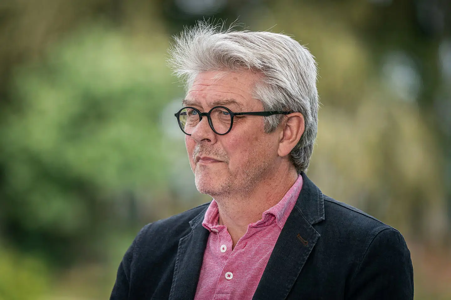 »Vi har allerede opfundet de dybe tallerkener, men det er svært at få udbredt kendskabet til de dybe tallerkener. Det er de samme redskaber, vi skal bruge, uanset om det er mennesker med etnisk minoritetsbagrund, eller de rigtig mange etniske danskere, der hænger i kontanthjælpssystemet,« siger Karsten Hønge om det system, der skal få anden etnisk indvandre i arbejde.