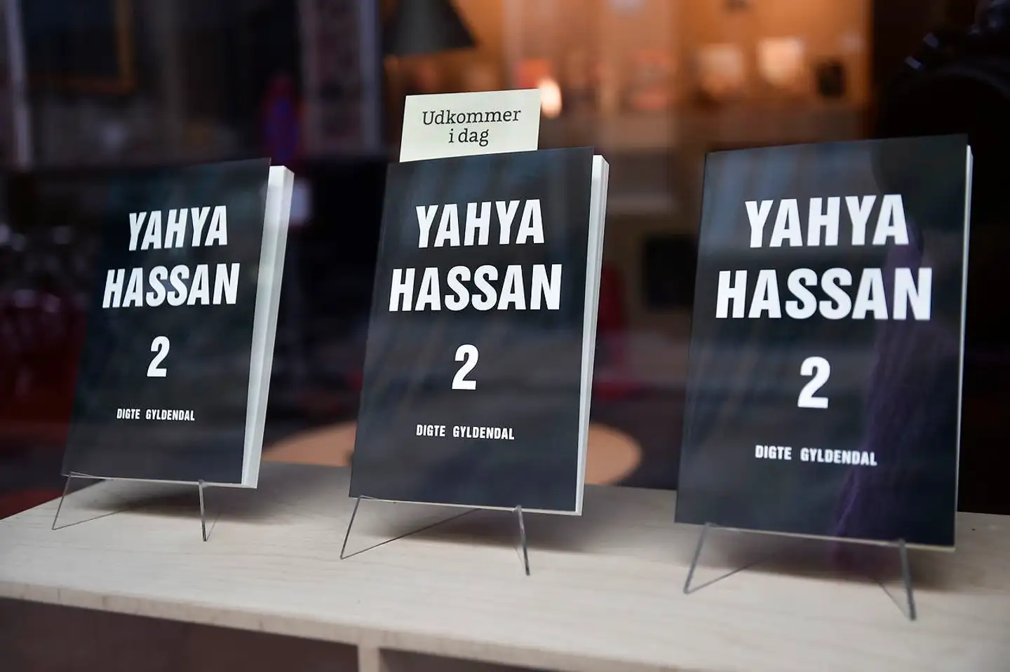Yahya Hassans anden digtsamling siden hans debut, »Yahya Hassan« i 2013, i ruden ved Gyldendal i København fredag den 8. november 2019.
