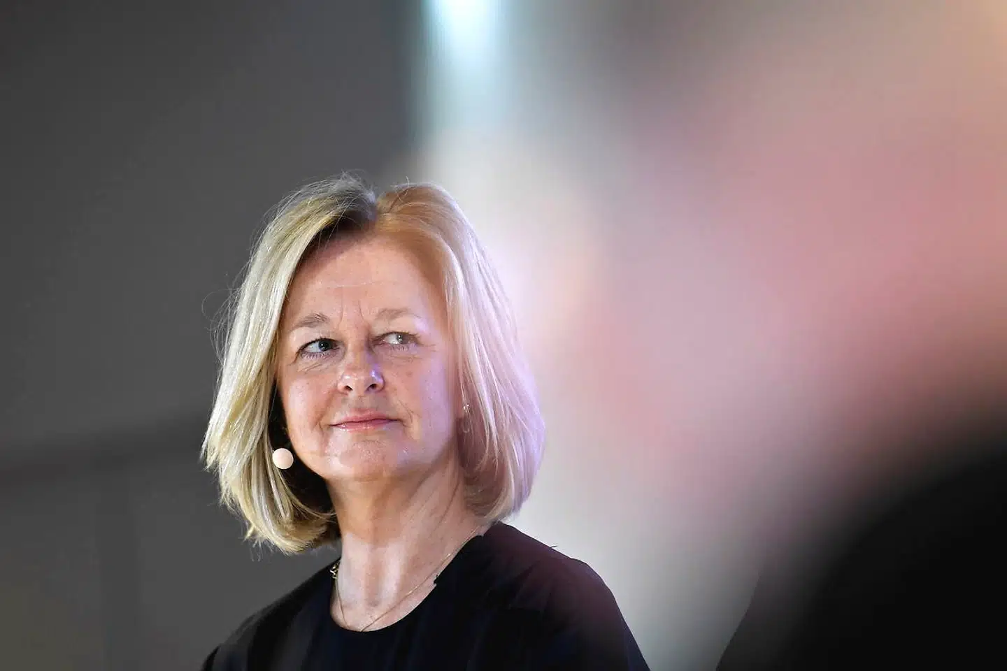 TDCs adm. direktør Allison Kirkby er på vej ud af døren, næsten før hun fik sat sig tilrette i chefstolen. Hun efterlader et TDC i dårlig form.