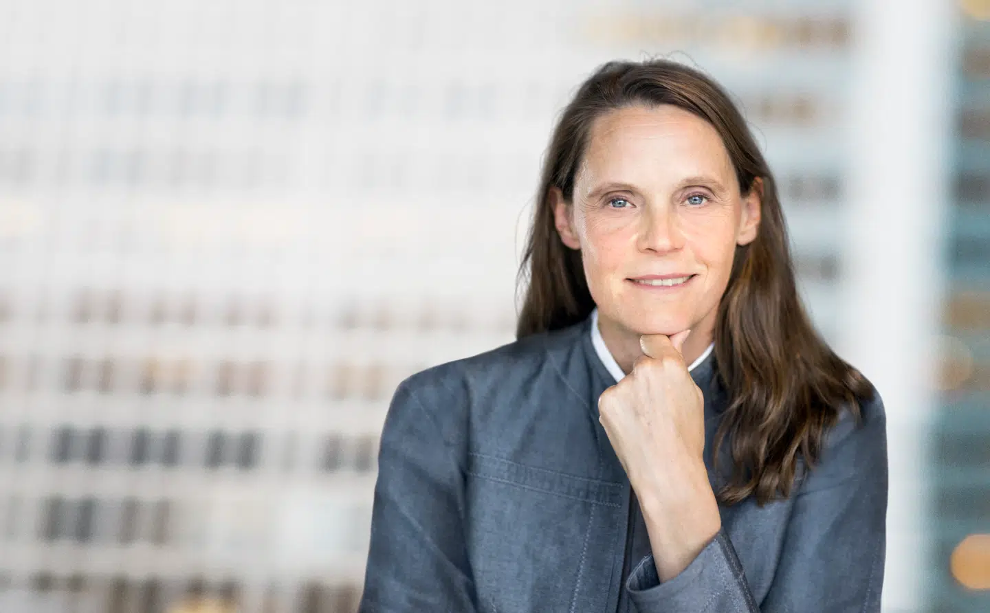 ”Respekteret i hele organisationen på tværs af alle lande, og meget vidende og reflekteret.” Sådan lyder Multiconsults skudsmål af Kirsten Anker Sørensen, som man nu har taget ind i koncernledelsen og sat i spidsen for arkitektur-aktiviteterne. PR-foto: Link Arkitektur