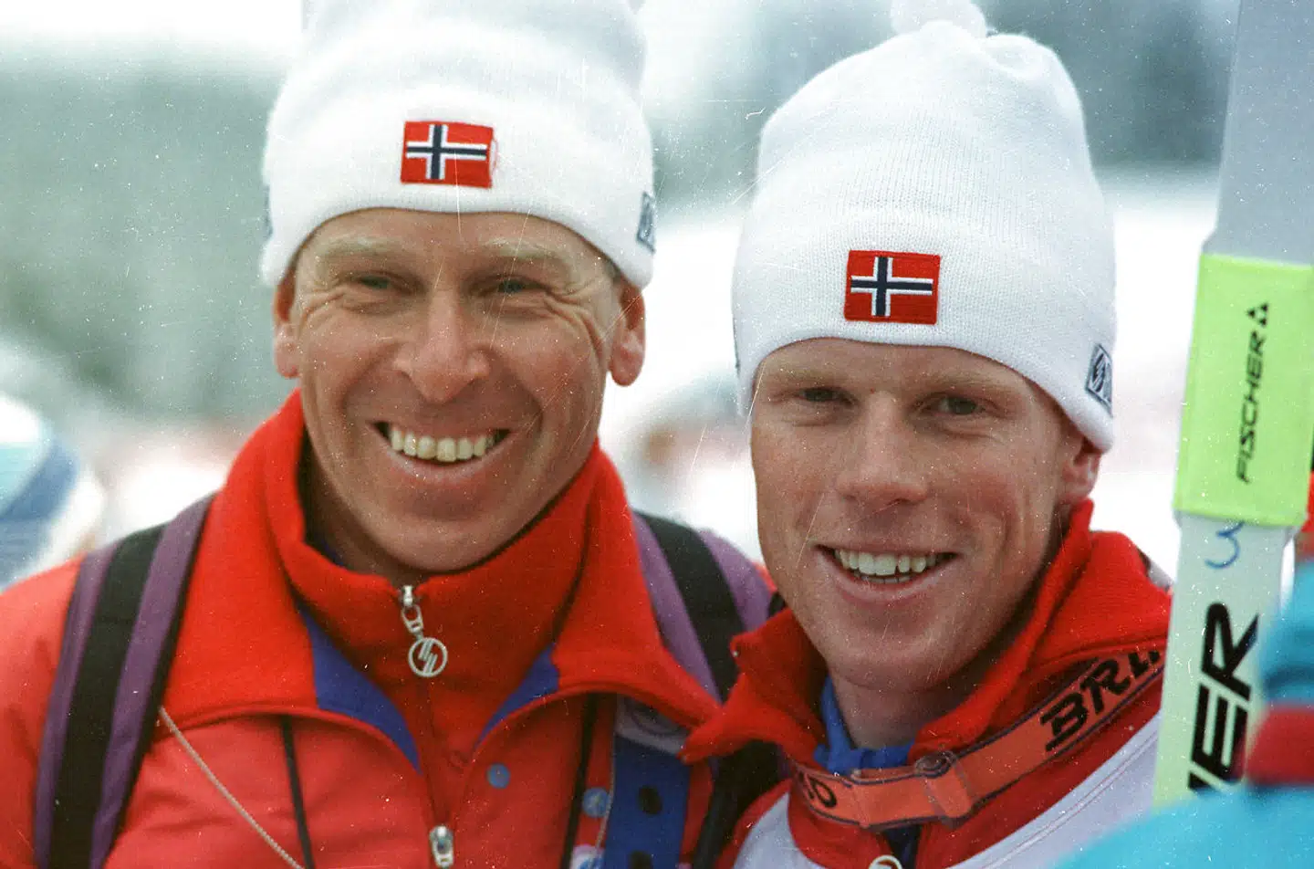 Landstræner Inge Bråten og Bjørn Dæhlie fejrer guldmedaljen i OL 1992.