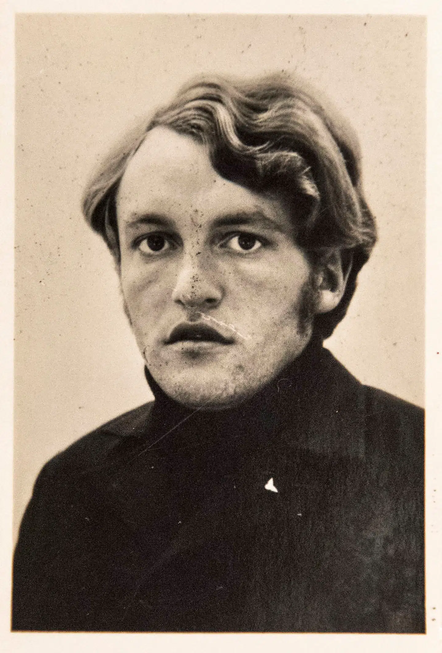 Nathalie Ostrynskis far Motel som ung mand lige inden han forlader Polen for at søge om israelsk statsborgerskab i Tel Aviv.