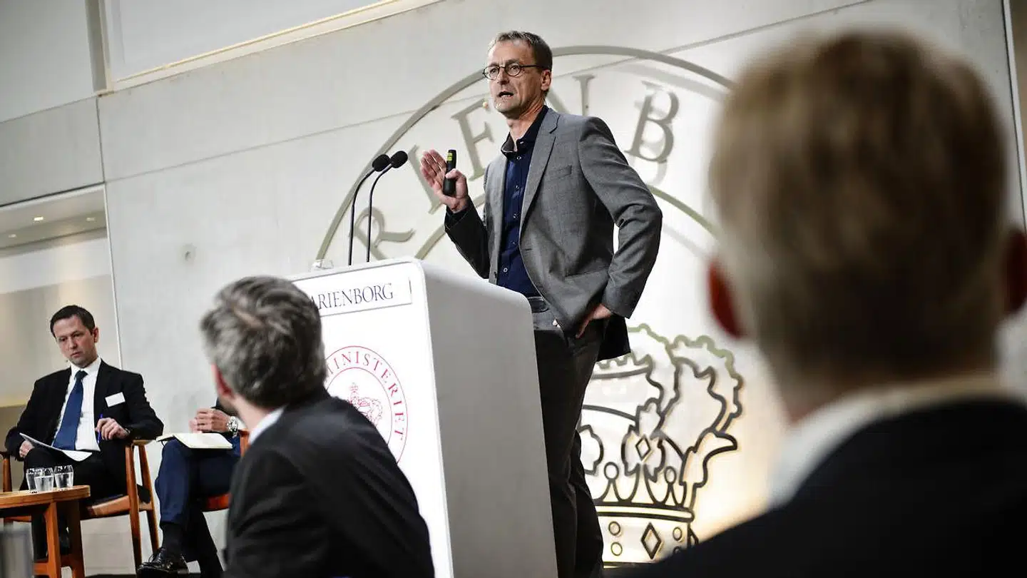 Stakkels Torben M. Andersen, som mange har været boksebold for politikerne. Nu er det SF, som vil lukke SU-ekspertudvalget, som Torben M. Andersen er formand for.