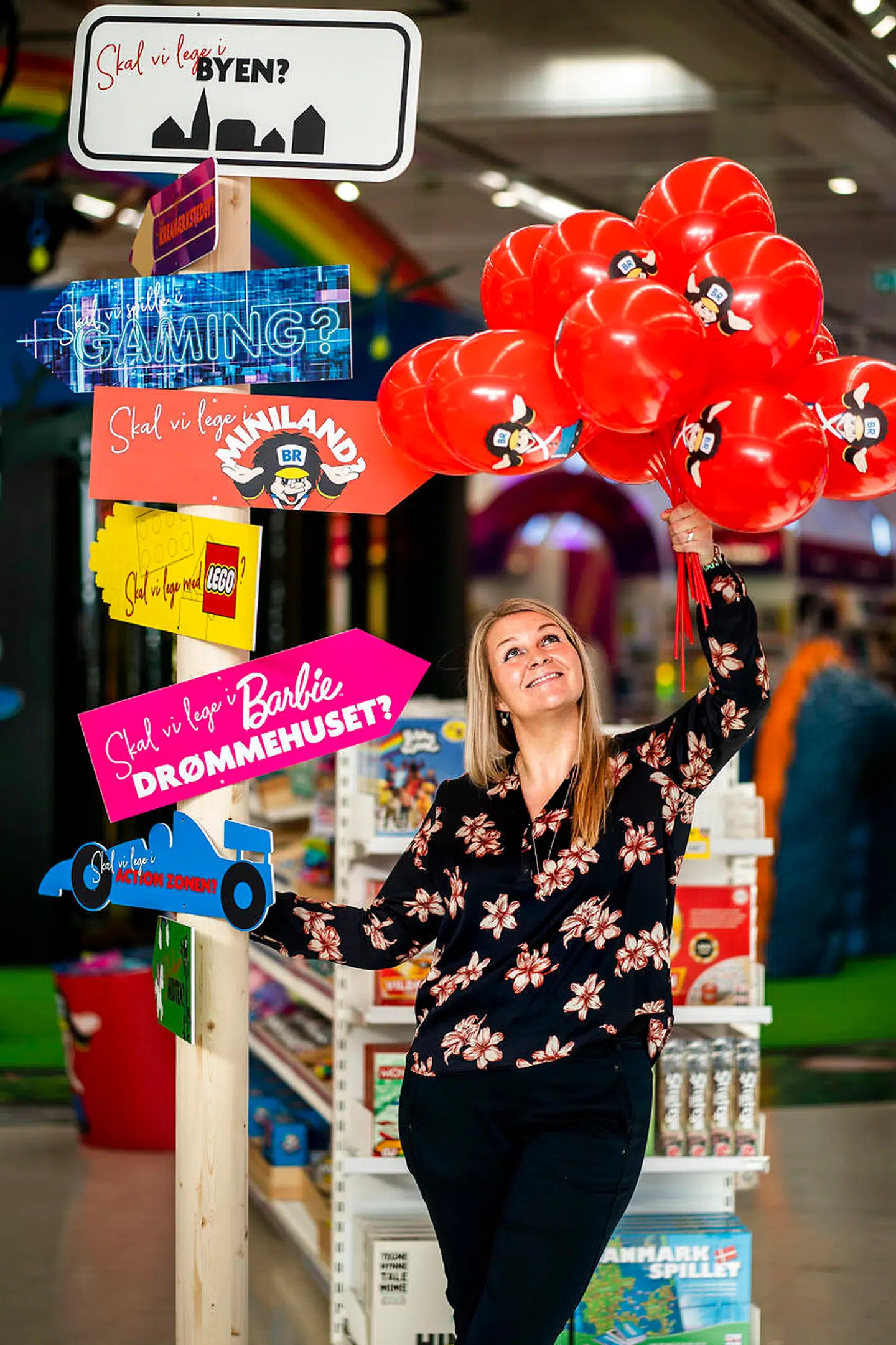 Hos BR i Rødovre kan man lege i Lego-world og i Barbies hus. Det er også muligt at svinge vejen forbi butikkens »city«, hvor der er både købmand, cykelsmed og dyrlæge. Charlotte From, direktør i BR, lover, at der altid er balloner til butikkens besøgende børn.