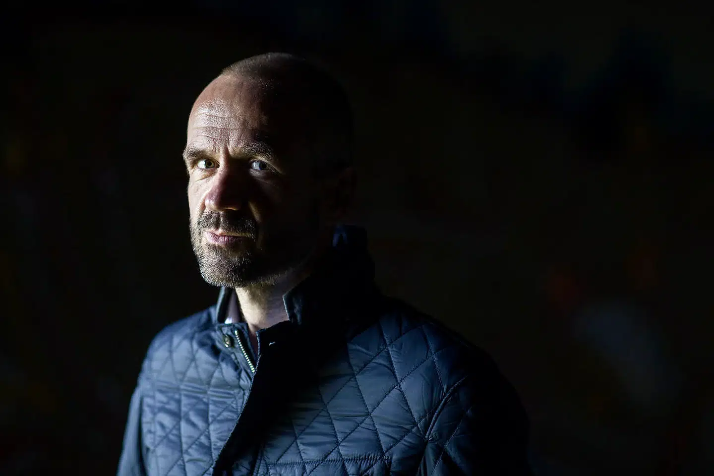 »Krefeld kan sit håndværk, han skriver stort set lydefrit og fængende og kun svagt klichefyldt,« skriver litteraturanmelder Merete Reinholdt om Michael Katz Krefelds ottende kriminalroman i Ravn-serien, hvor en PTSD-ramt krigsveteran spiller en væsentlig rolle.