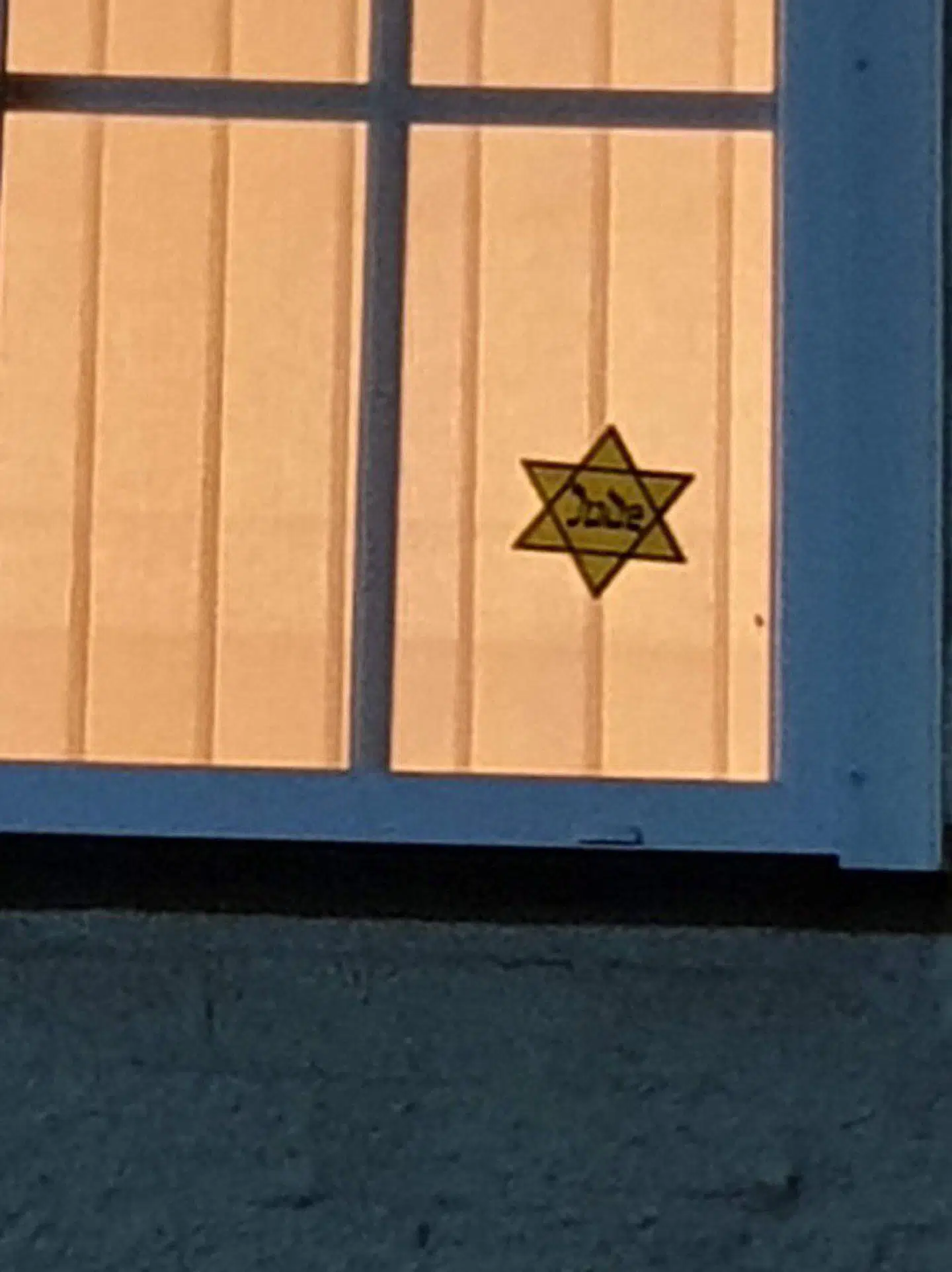 På årsdagen for Krystalnatten blev der ifølge Det Jødiske Samfund i Danmark også klistret davidsstjerner på et meninghedshus og en synagoge i Sverige. Billedet her er fra Göteborg.