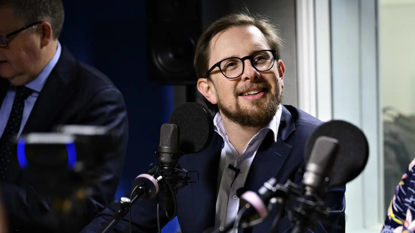 »Mon ikke det er noget sjovere at være en stor fisk i et lille parti end backbencher i et stort parti,« skriver Mikkel Andersson om det nye parti Fremads formand.