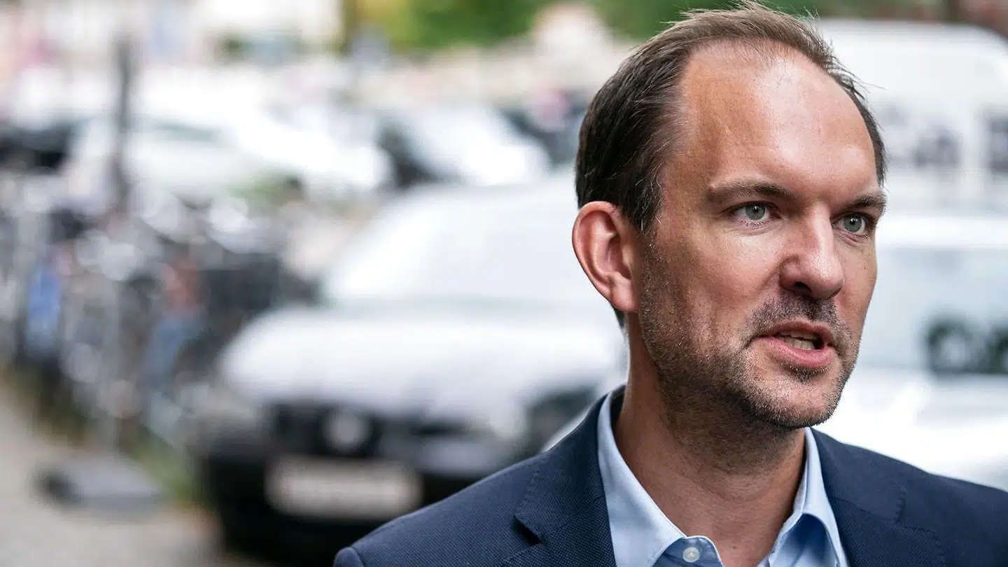 »Vi har eksplosioner i gaderne, som vi ikke vil have bliver hverdag. Det kan man godt have en holdning til, at vi ikke skal reagere på. Men jeg vil omvendt ikke acceptere, at vi vænner os til, at der er eksplosioner og lukker øjnene fordi, der var jo også en i går,« siger retsordfører for Socialdemokratiet, Jeppe Bruus. Foto: Niels Christian Vilmann/Ritzau Scanpix