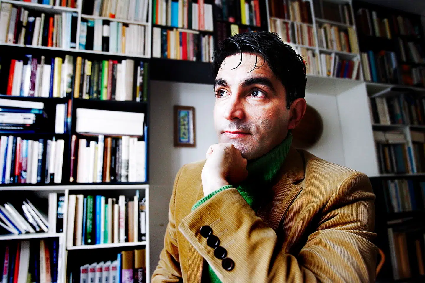 »Det selvejede, men statsfinansierede Institut for Menneskerettigheder, valgte at fyre Hanna, fordi han havde optrådt provokerende, og han derfor ikke var loyal over IFM’s arbejde.« »Med andre ord bøjede IFM nakken og lod »Voldsmandens Veto« sejre,« skriver Karen West.