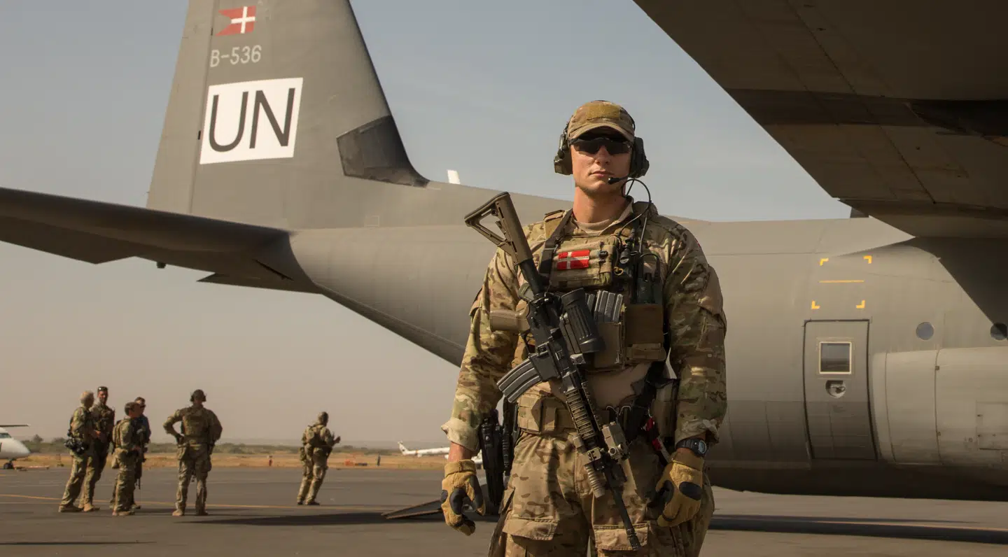Foruden Operation Barkhane deltager Danmark med et Hercules-transportfly og omkring 65 personer plus et tipersoners efterretningshold til FNs fredsbevarende mission i Mali, kendt som MINUSMA. Danmark har på forskellige måder deltaget i MINUSMA siden 2014, men deltagelsen i Operation Barkhane er en ny opgave for det danske forsvar.