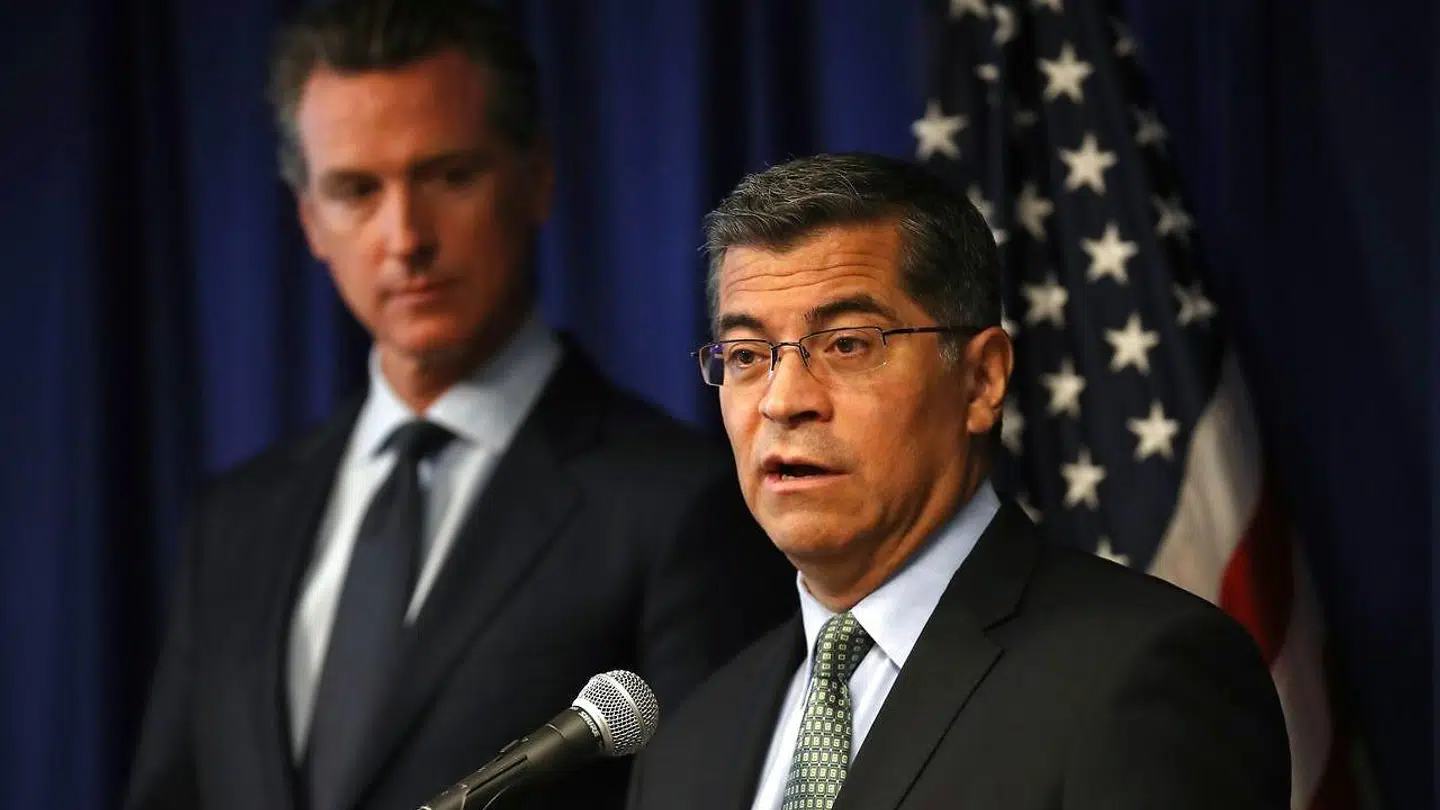 Californiens statsanklager, Xavier Becerra, er stærkt utilfreds med, at Facebook modarbejder delstatens undersøgelse, og skruer nu bissen på. Arkivfoto: Justin Sullivan, Getty Images/AFP/Ritzau Scanpix