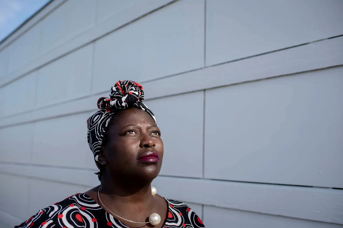 »Jeg kastede næsten op udover min aftensmad, din ondskabsfulde undskyldning for et menneske. Dit stinkende affaldsbjerg! Skam over dig og alle de andre i integrations- og familiesammenføringsgruppen, som gav dine Hitler-inspirerede, dæmoniske tanker et »like« og et »hjerte«.« Sådan lyder nogle af ordene i en kommentar til Pernille Vermund fra Bwalya Sørensen, der er talsperson for Black Lives Matter.