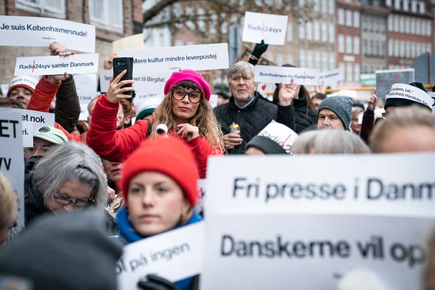 Tavs demonstration for Radio24syv foran Kulturministeriet før Folketingets partier mødtes for at tale med kulturministeren om de klager, der er modtaget over behandlingen af ansøgninger til dab-udbuddet, der gik til Radio Loud. Niels Christian Vilmann/Ritzau Scanpix