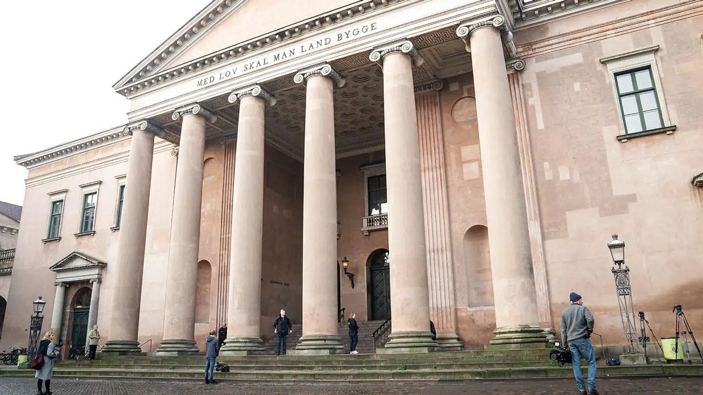 »Rentelovens § 5 fastslår, at renten i retssager skal udgøre Nationalbankens rente med et tillæg på otte pct. Hvis private ensidigt tog den slags renter, ville de være i fare for at blive ramt af straffelovens § 282 om åger,« skriver Jesper Lau Hansen.