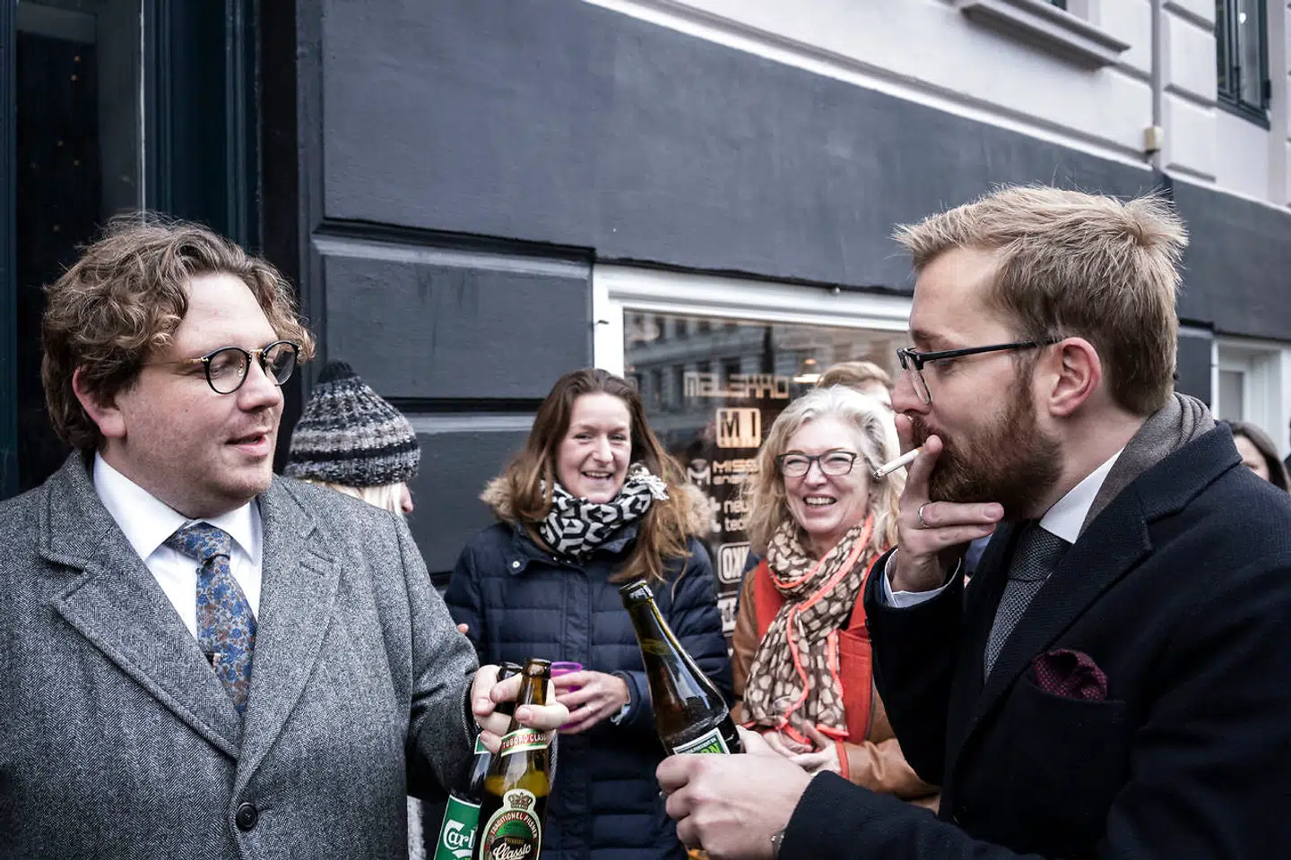 Værterne Frederik Cilius (tv.) Rasmus Bruun sagde farvel til »Den Korte Radioavis'« lyttere.