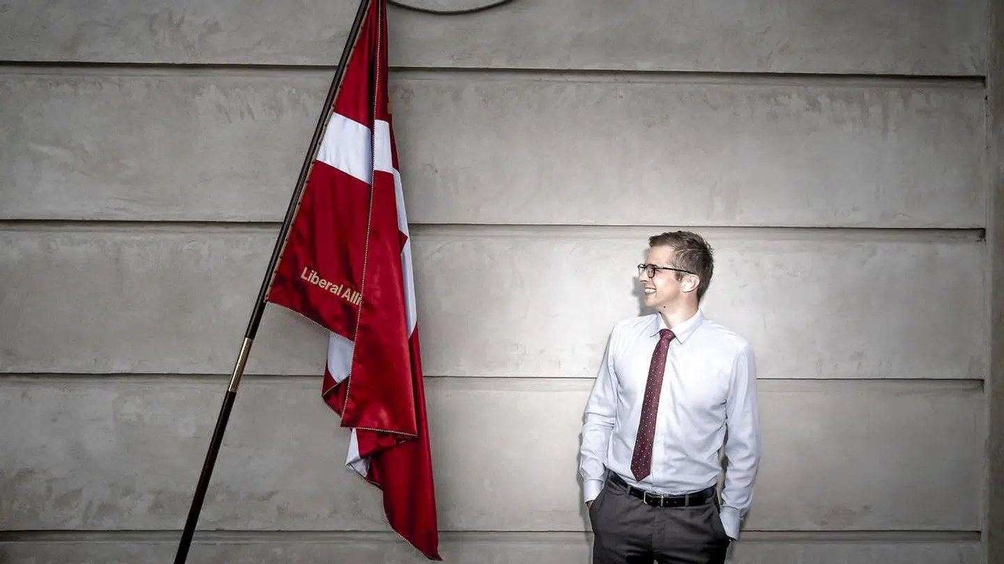 »Jeg tvivler på, at Alex Vanopslagh sagde ja til at blive politisk leder for Liberal Alliance ud fra en overvejelse om, hvorvidt det kunne betale sig. (...) Hvis vi mennesker kun gør noget, fordi det kan betale sig, så står det i sandhed skidt til. Det er dén åndelige fattigdom, der skal gøres op med. Det er det neoliberale misfoster, vi skal smide på porten,« skriver Uffe Elbæk.