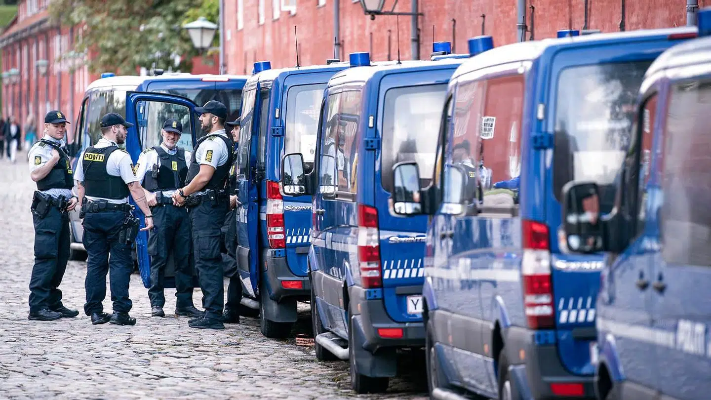 »Voldtægtsforbrydere hurtigt fanget, online børneporno fjernet, mere tryghed – lyder godt. Konstant overvågning af din færden og massive mængder data om vores privatliv – lyder mindre godt,« skriver Ask Hesby Krogh.