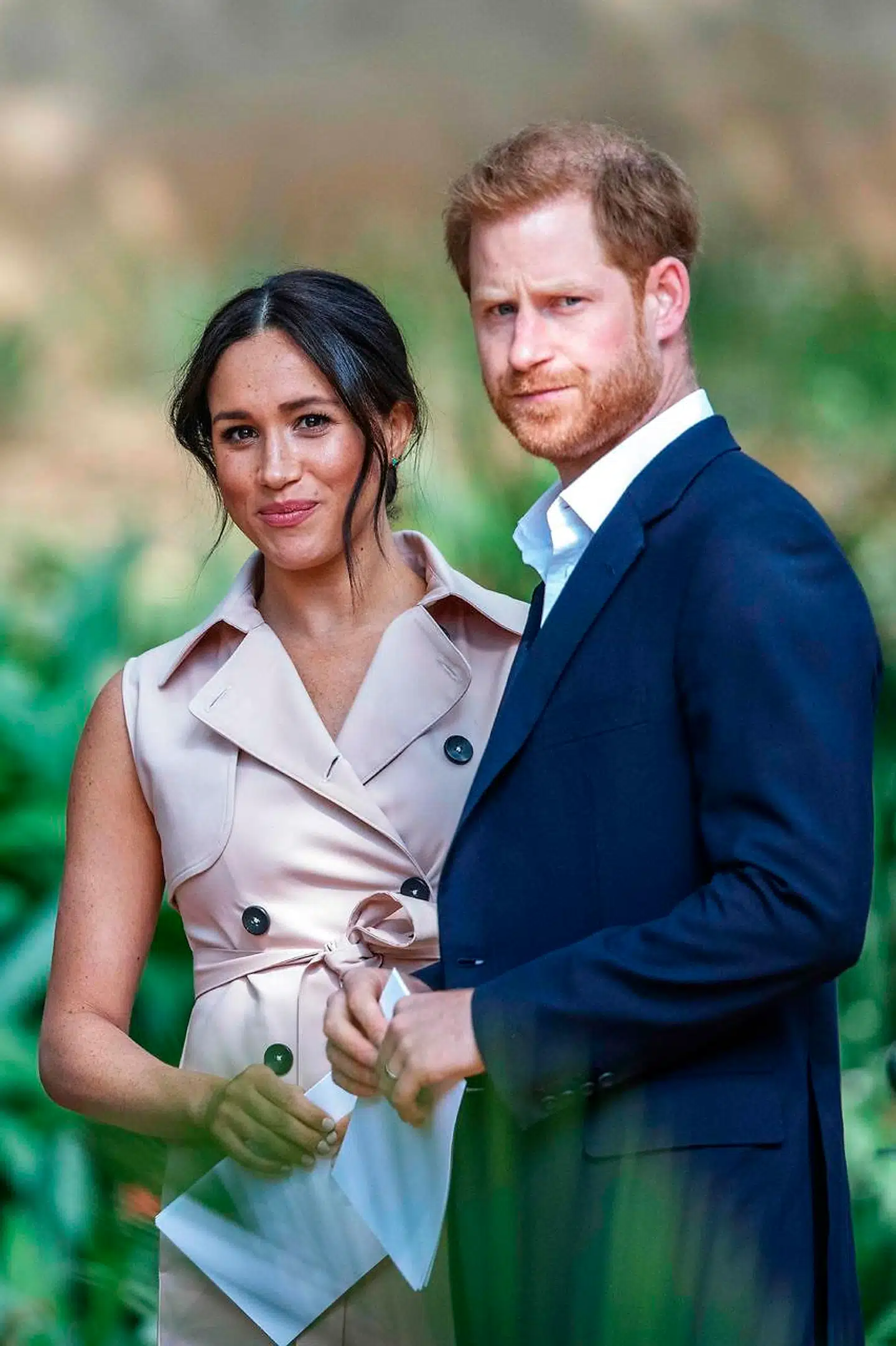 Hertugen og Hertuginden af Sussex, Prins Harry og Meghan Markle, står last og brast i deres kamp mod de britiske tabloidmedier.
