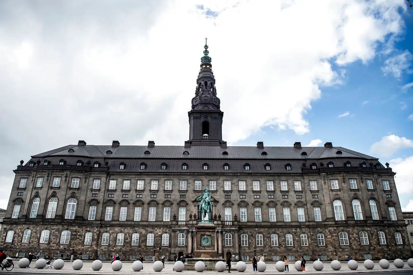 Christiansborg, som slottet ser ud efter den æstetisk uheldige terrorsikring i form af de runde kugler på pladsen. Christiansborg har i århundreder været magtens centrum i Danmark og er i dag hjemsted for Folketinget, for Højesteret og for Statsministeriet. Det er også på Christiansborg, at Dronningen har sine repræsentationslokaler.