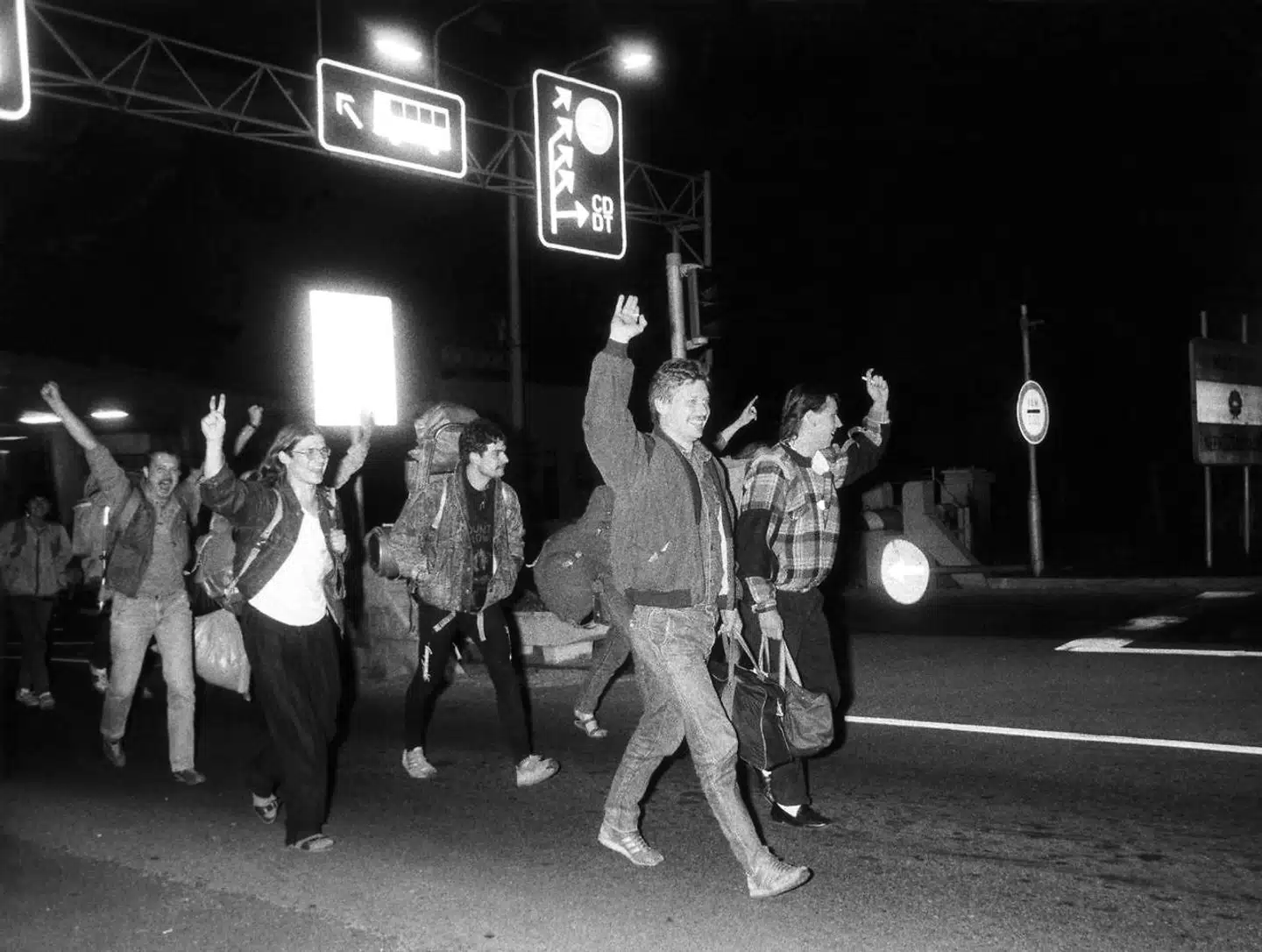 Titusinder af østtyskere i den arbejdsdygtige alder vendte fra september 1989 ryggen til DDR, da Ungarn åbnede grænsen til Østrig. De kunne bogstavelig talt løbe uden om Berlinmuren. Her ses grænsestationen i Ungarn mod Sopron. Arkivfoto: P.E. Varkony/ AFP/Ritzau Scanpix