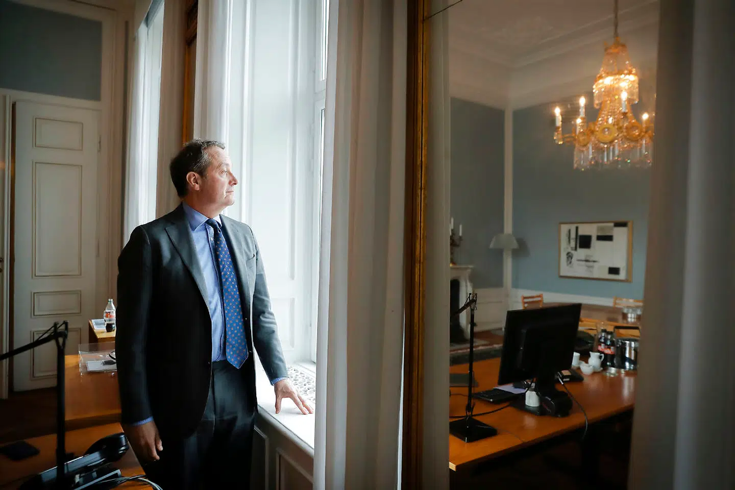 Danske Bank-topchef Chris Vogelzang afviser, at banken vil indføre minusrenter på indlånskonti for almindelige privatkunder.