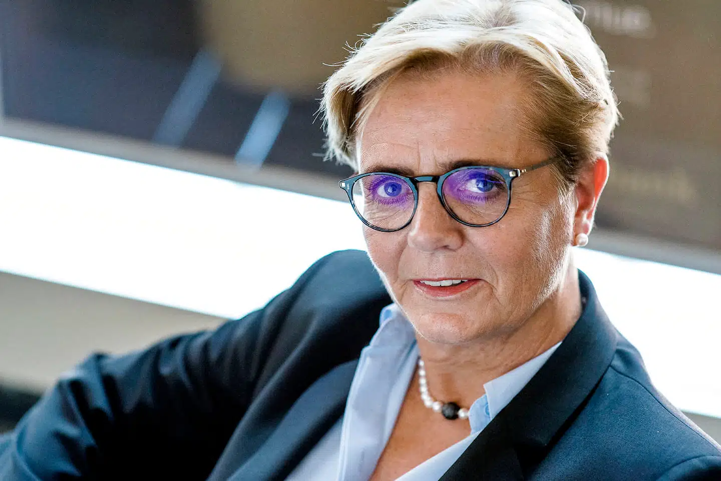 Sydbank-direktør Karen Frøsig overlevede drama i bankbestyrelsen, og nu stiger aktien.