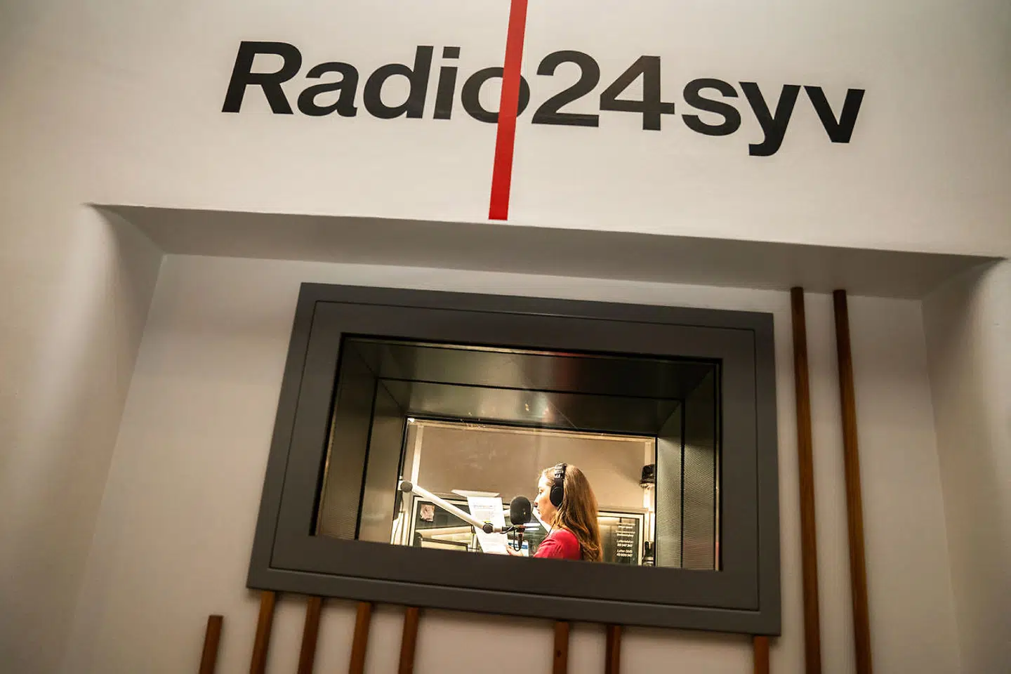 Radio24syvs sendetid sluttede efter otte år, da klokken slog midnat torsdag. Berlingske Media viderefører otte programmer, der fordeles mellem Euroinvestor, B.T., Weekendavisen og Berlingske.