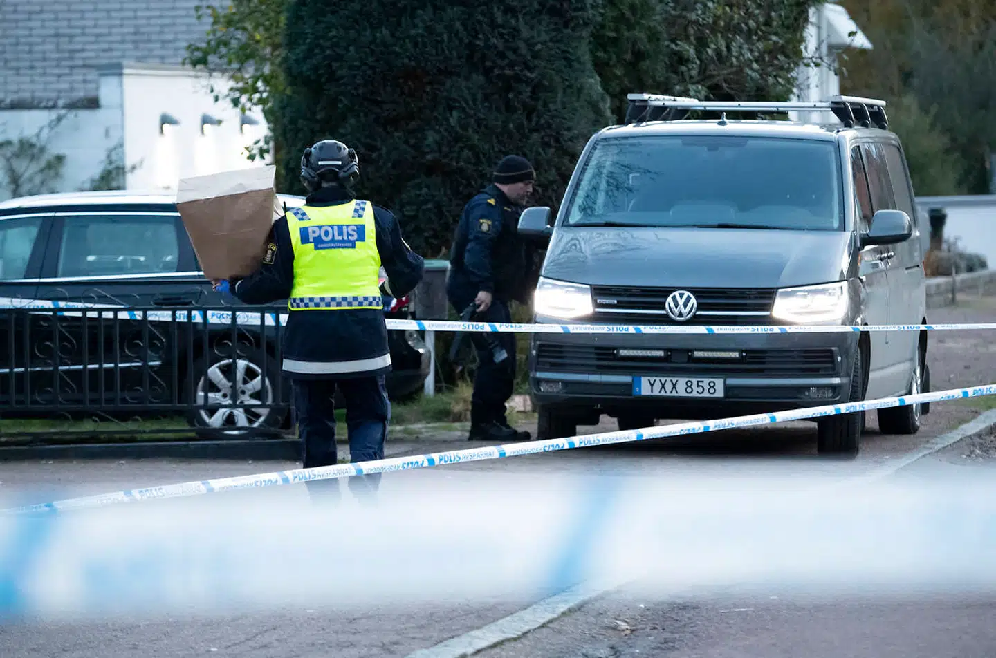 »Klokken 03.30 fik vi flere anmeldelser om en kraftig eksplosion i Helsingborg, og kort tid efter vi fik anmeldelser om endnu en eksplosion«, siger talsmand Henrik Hagström fra politiet.