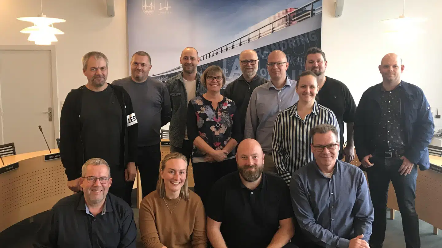 13 af de 17 kommuner i Region Sjælland deltog i det første møde i den nye kommandogruppe – eller »digitale taskforce«, som det hedder i kommunalsprog –, der skal få forbindelserne i orden til beboere og virksomheder overalt på Vest- og Sydsjælland samt Lolland-Falster. Mange af dem har nu en fuldtidsansat, som skal rydde hindringer af vejen. Foto: Morten Larsen, Region Sjælland