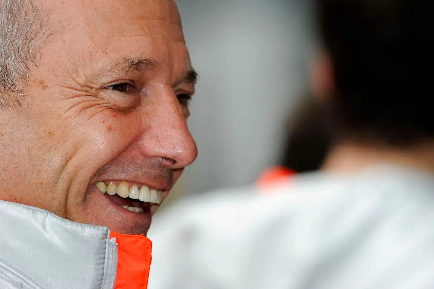 Den tidligere Formel 1-chef Ron Dennis fra McLaren investerer sammen med den danske Bestseller-milliardær Anders Holch Povlsen millioner i et nyt tøjmærke.