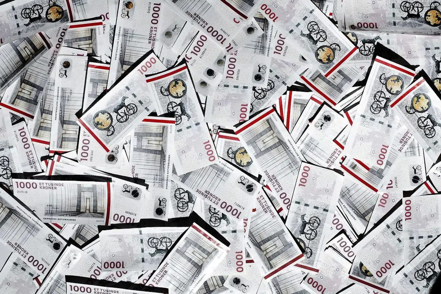 Danskernes formuer vokser, og der er stadig flere i Danmark, som kan kaldes sig millionærer i dollar. Den procentvise stigning i antallet af dollarmillionærer har været større herhjemme end i USA.