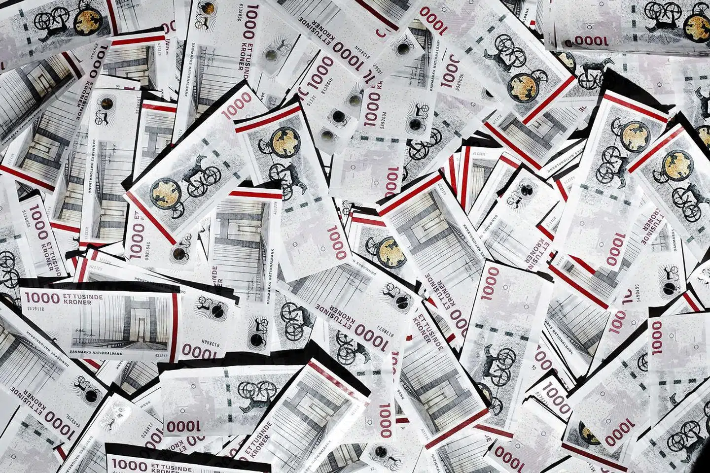 Danskernes formuer vokser, og der er stadig flere i Danmark, som kan kaldes sig millionærer i dollar. Den procentvise stigning i antallet af dollarmillionærer har været større herhjemme end i USA.