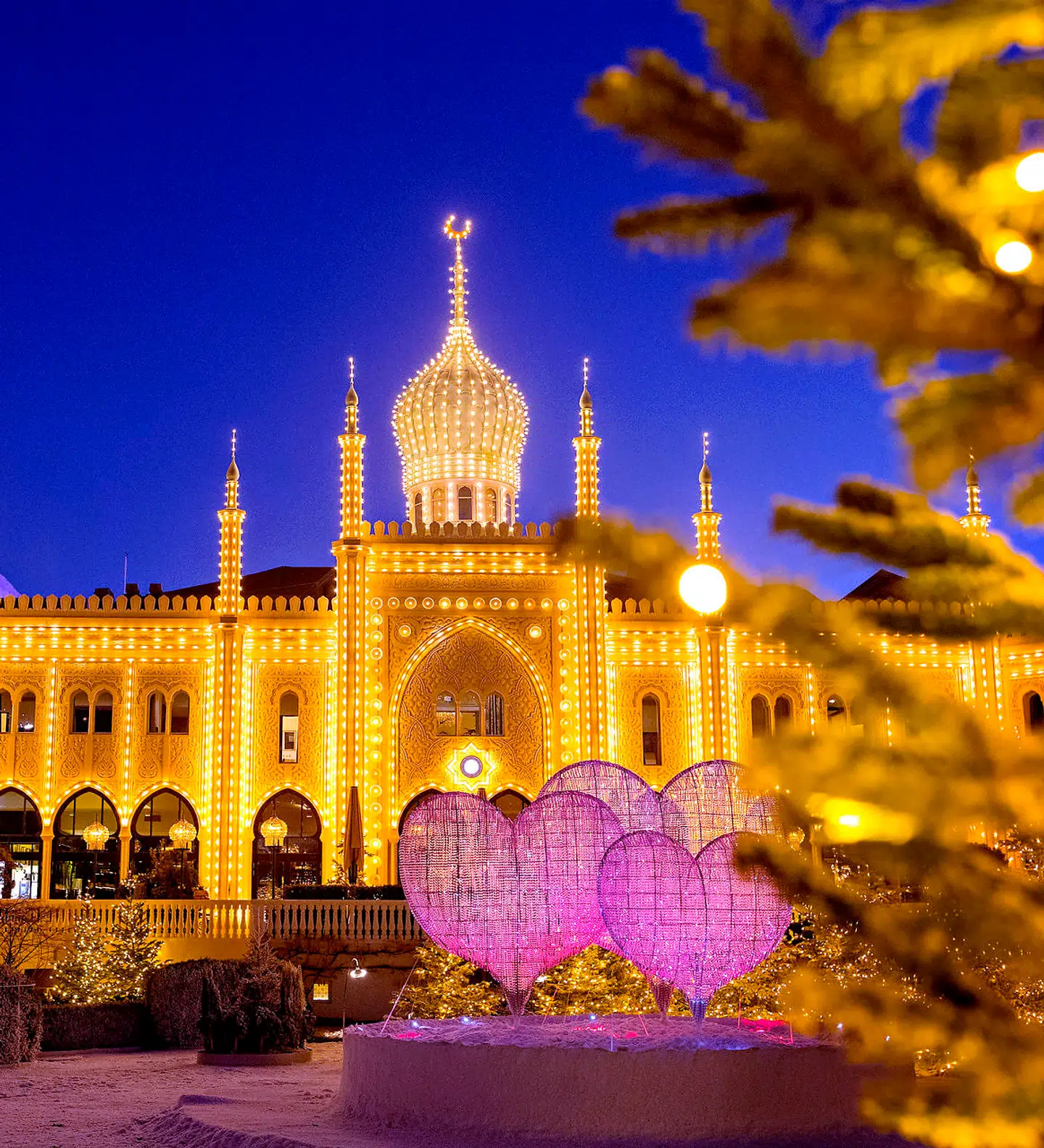 Tivoli kommer med regnskab for det tredje kvartal. »Omsætningen i 1. halvår af 2019 har været på niveau med sidste år på trods af 12 færre åbningsdage og færre gæster i Salene, hvor musicalen »Midt om Natten« trak fulde huse i 2018. Den gode udvikling skyldes et stigende forbrug pr. gæst og et højere aktivitetsniveau hos Nimb,« udtalte finansdirektør Andreas Morthorst i Tivolis seneste halvsårsrapport.