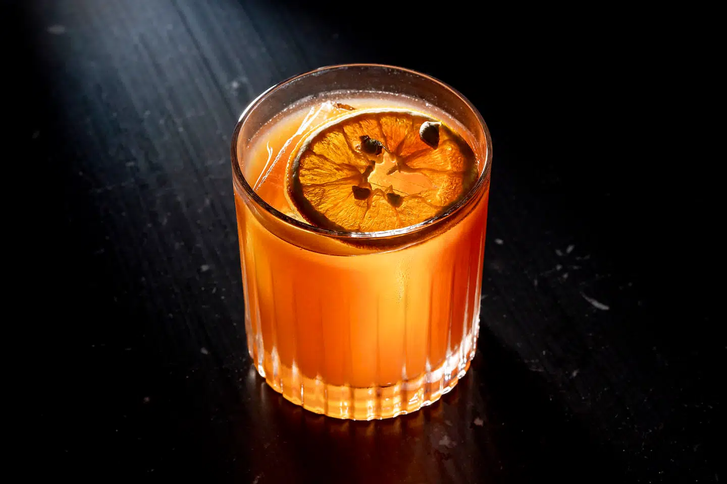 Autumn Foray, enkel ser den ud, men limeskinnet bedrager. Under spædingsbuen er der en eksplosion af velsmag.