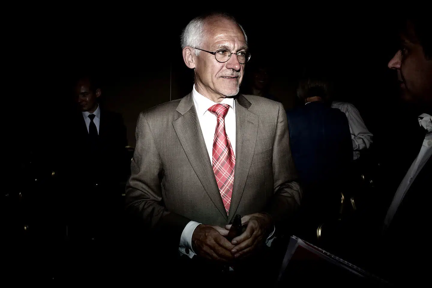 Advokat N.E. Nielsen, tidligere bestyrelsesformand for Amagerbanken, oplever, at flere tidligere bestyrelsesmedlemmer har følt sig terroriseret af Finansiel Stabilitets fremgangsmåde med at opkræve den kvarte milliard, de er dømt til at betale i erstatning efter Amagerbankens krak.