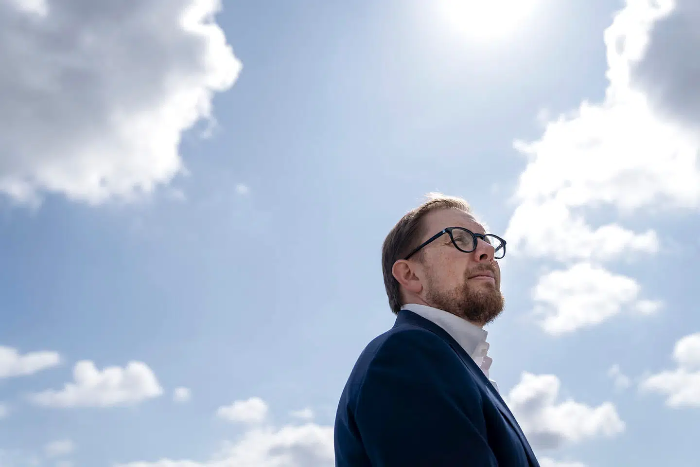 Tirsdag blev Liberal Alliance det mindste parti på Christiansborg, efter at Simon Emil Ammitzbøll-Bille meddelte, at han har meldt sig ud. Han kunne ikke blive enig med de tre andre folketingsmedlemmer om den politiske linje, bedyrer han.