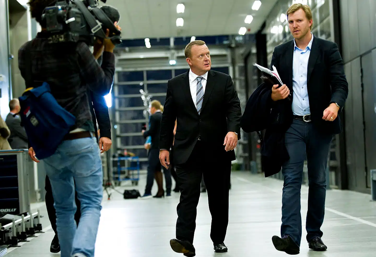 Statsministerkandidaterne Helle Thorning-Schmidt og statsminister Lars Løkke Rasmussen i DR1 onsdag 14. september efter deres sidste valgduel inden valget i morgen. Her Lars Løkke Rasmussen og Mikael Børsting. (Foto: Keld Navntoft/Scanpix 2011)