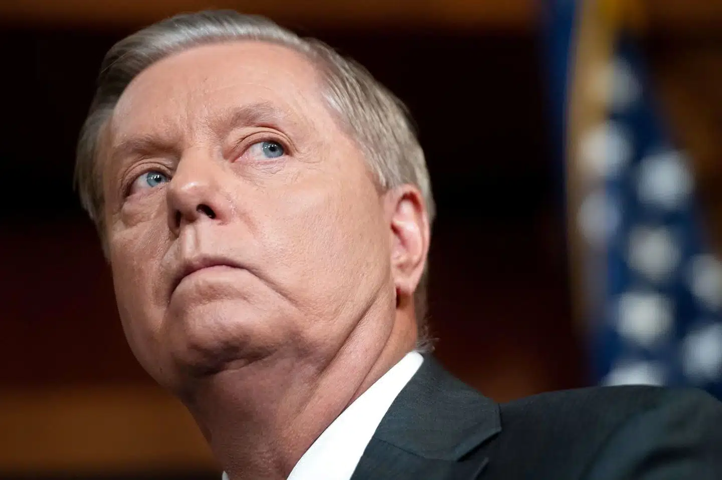 I begyndelsen af Donald Trumps præsidentskab var den republikanske senator Lindsey Graham stærkt kritisk over for Trump. Siden blev han en af præsidentens stærkeste forsvarere. Men nu vil han ikke længere blankt afvise en afsættelse af præsidenten ved en mulig rigsretssag. Foto: Saul Loeb/AFP/Ritzau Scanpix