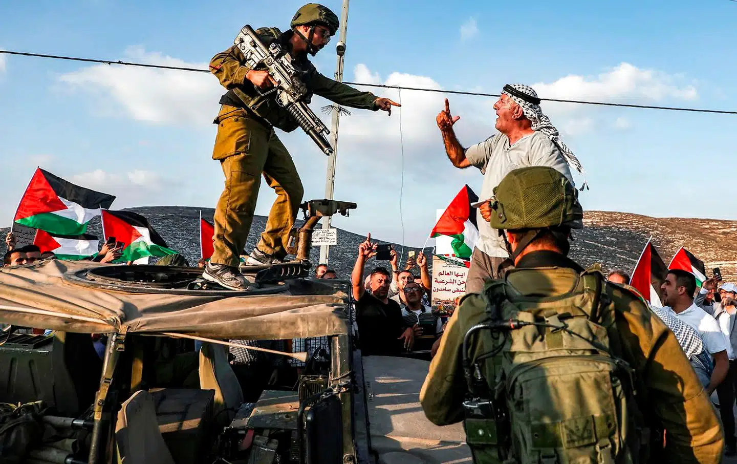 Israel har et særligt forhold til sit land og militær, der gør, at Israel har opbygget en særlig forståelse af sig selv som nation. Det er denne selvforståelse, der fører til, at Vesten aldrig fuldt ud vil kunne forstå Israel eller konflikten i Mellemøsten, siger en israelsk journalist.