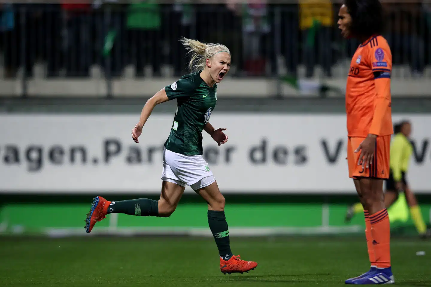 Pernille Harder - her efter en scoring i Champions League - er igen nomineret til Ballon d'Or-pris. (Arkivfoto) Ronny Hartmann/Ritzau Scanpix