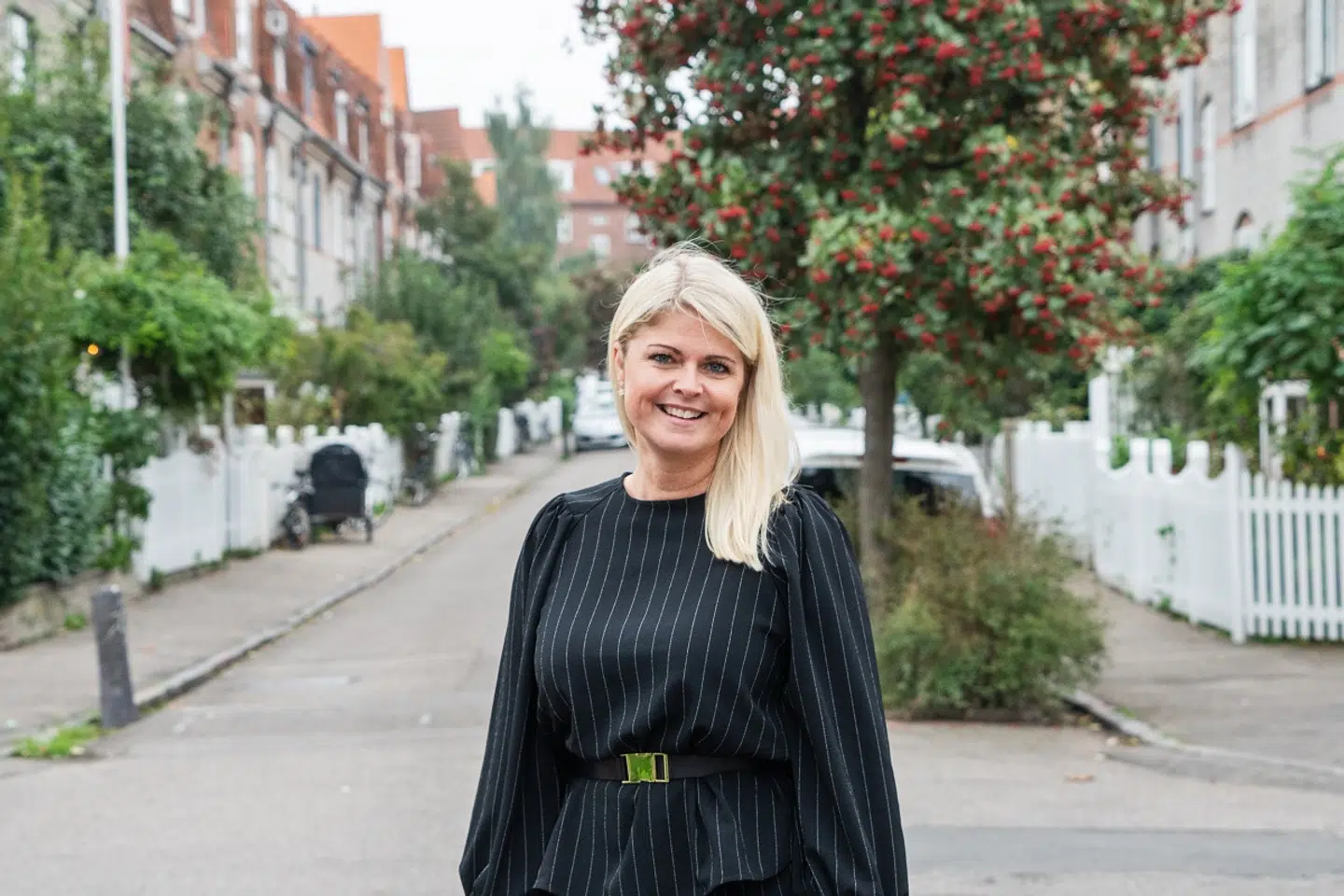 Anne Crone, kendt fra »Hammerslag« på DR1, flytter fra Home til Danbolig, hvor ejendomsmægleren skal genoprette skandaleramte butikker.