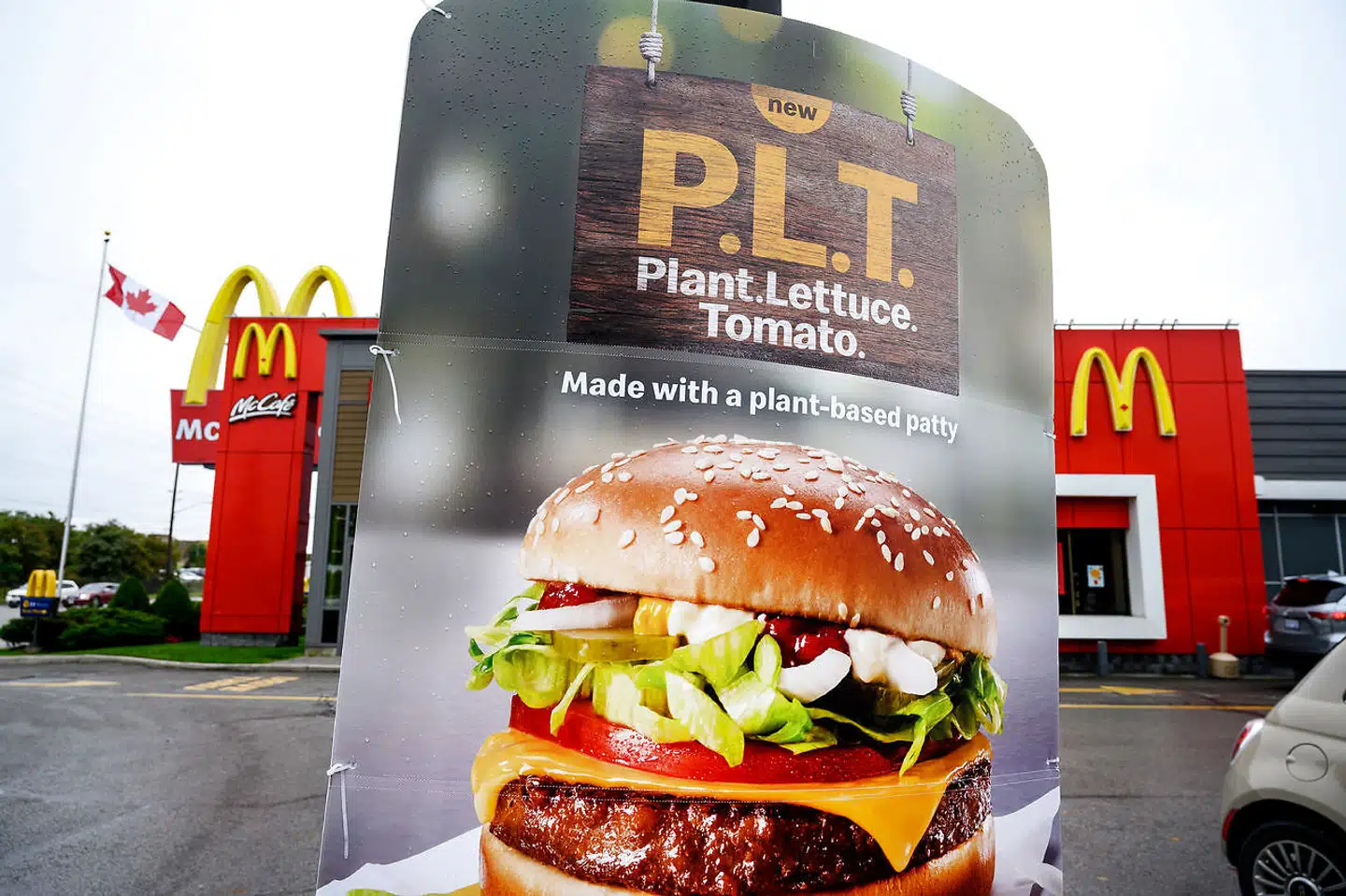 Da McDonald's i september annoncerede, at de ville indgå i et samarbejde med Beyond Meat, der skal levere burgerbøffen til PLT-burgeren (Plant. Lettuce.Tomato) steg aktieværdien med 11 procent på et døgn. Samarbejdet med McDonald's fungerer på nuværende tidspunkt som en prøveperiode, hvor burgeren sælges forskellige steder i Canada.