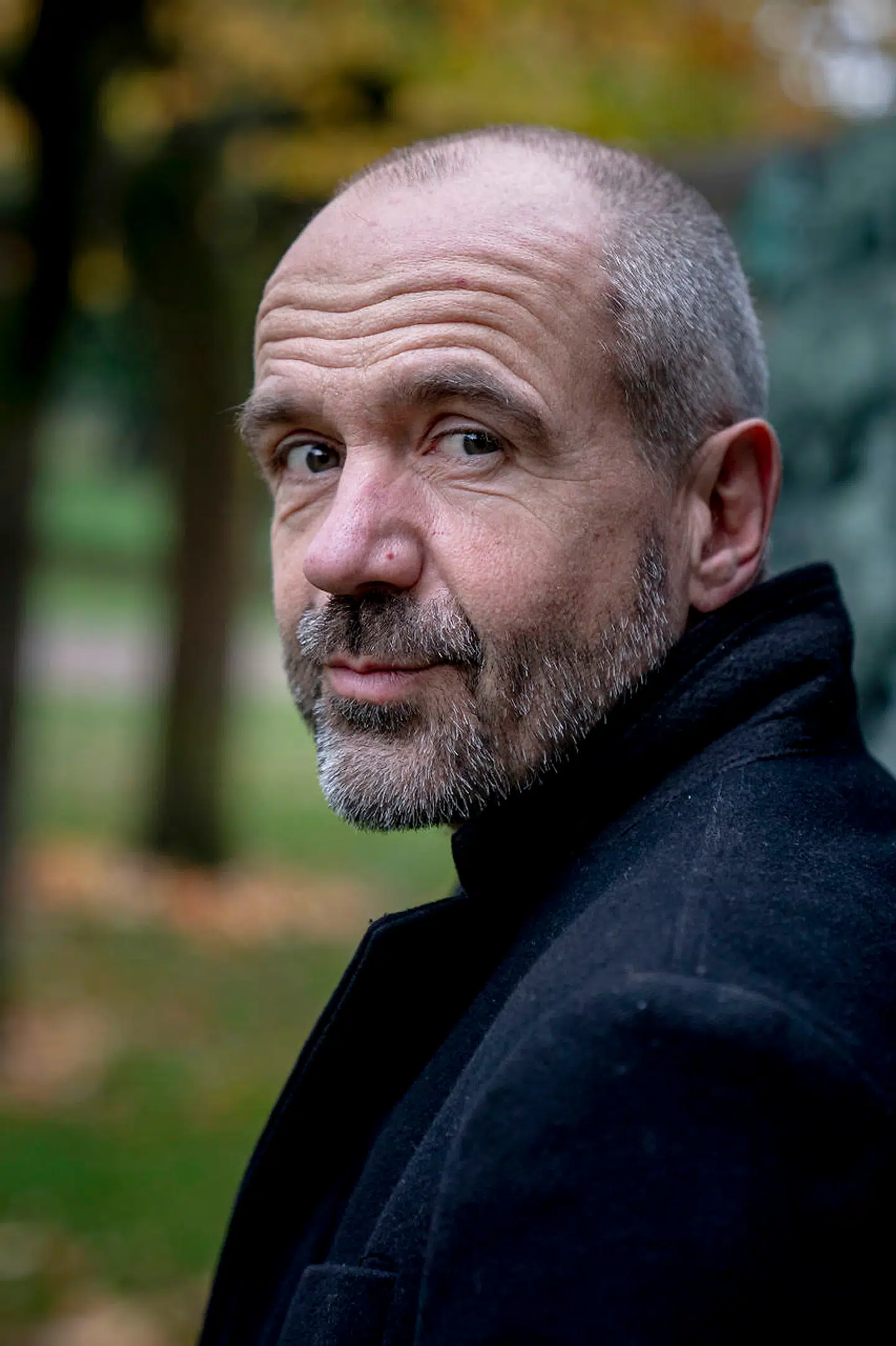 Michael Katz Krefeld er født i Gammel Holte og har boet flere steder i København i sit voksenliv.