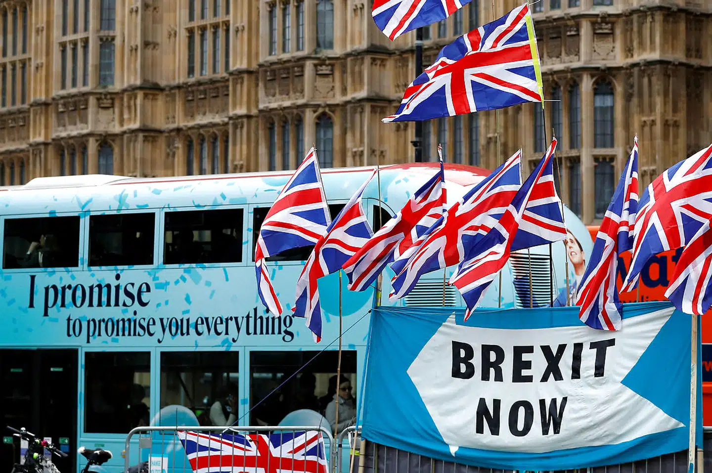 Den britiske regering afviser forud for afstemningen i parlamentet at oplyse om de økonomiske konsekvenser af den Brexit-aftale, som Boris Johnson har forhandlet sig frem til.
