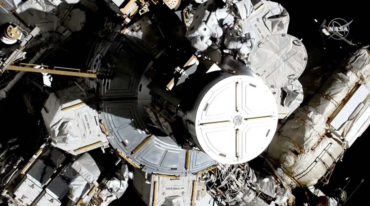 De to amerikanere gik i gang med missionen fredag klokken 13.38 dansk tid.